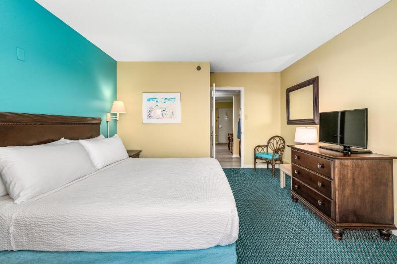 Cayman Suites Hotel - image 40