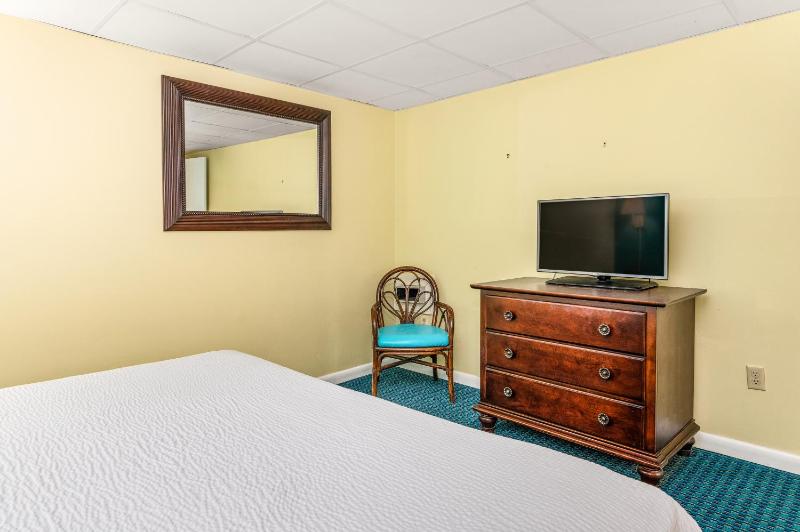Cayman Suites Hotel - image 36