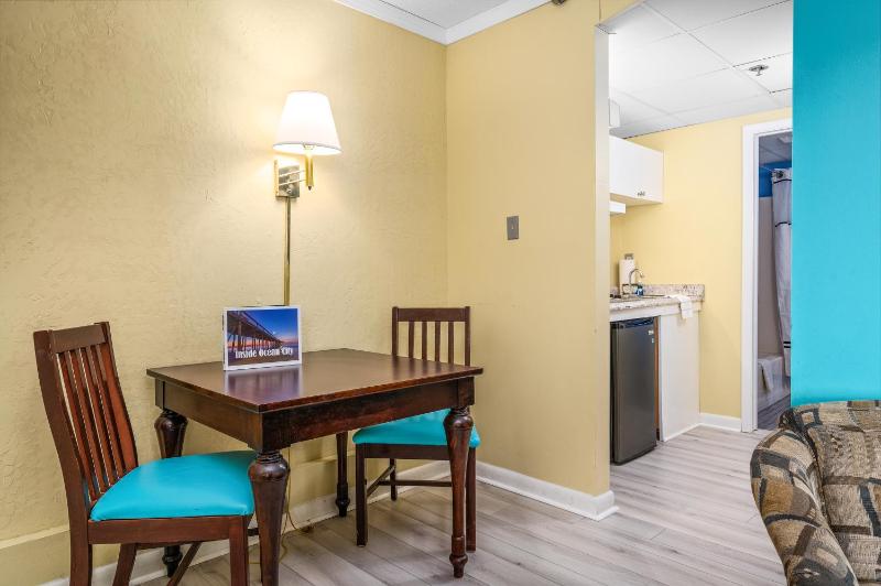 Cayman Suites Hotel - image 31