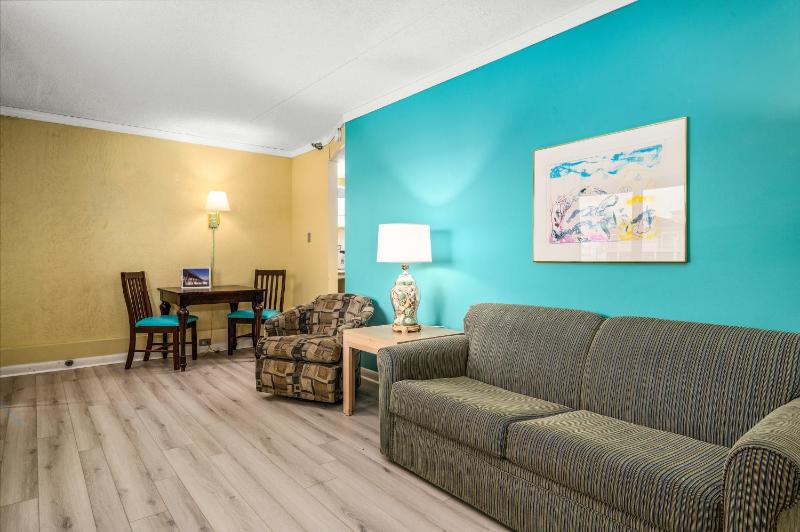 Cayman Suites Hotel - image 44