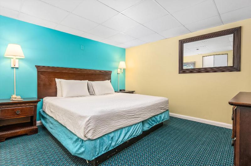 Cayman Suites Hotel - image 35