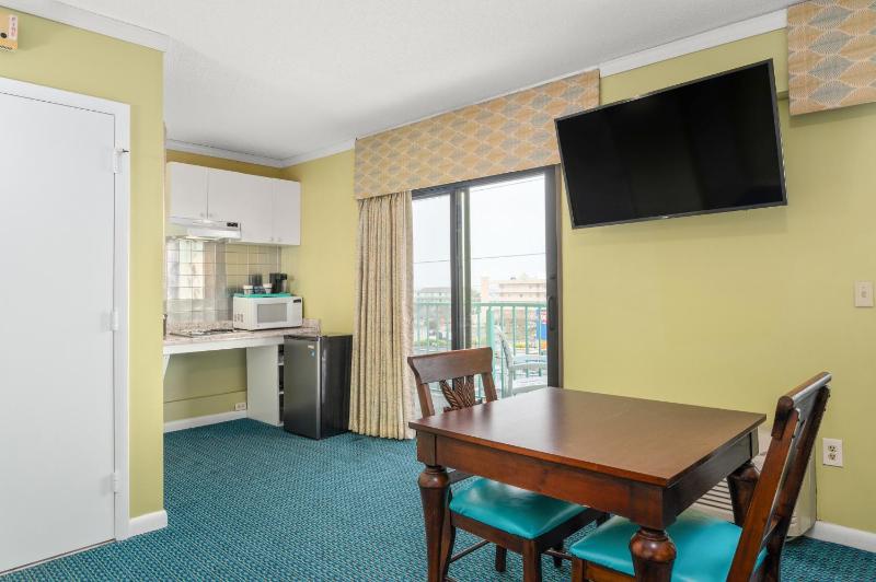 Cayman Suites Hotel - image 14