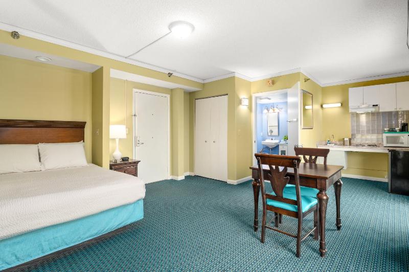 Cayman Suites Hotel - image 5