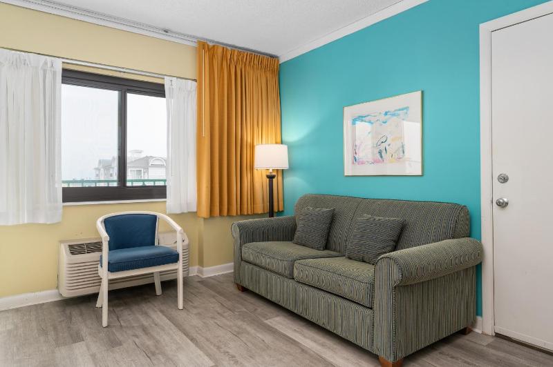 Cayman Suites Hotel - image 27