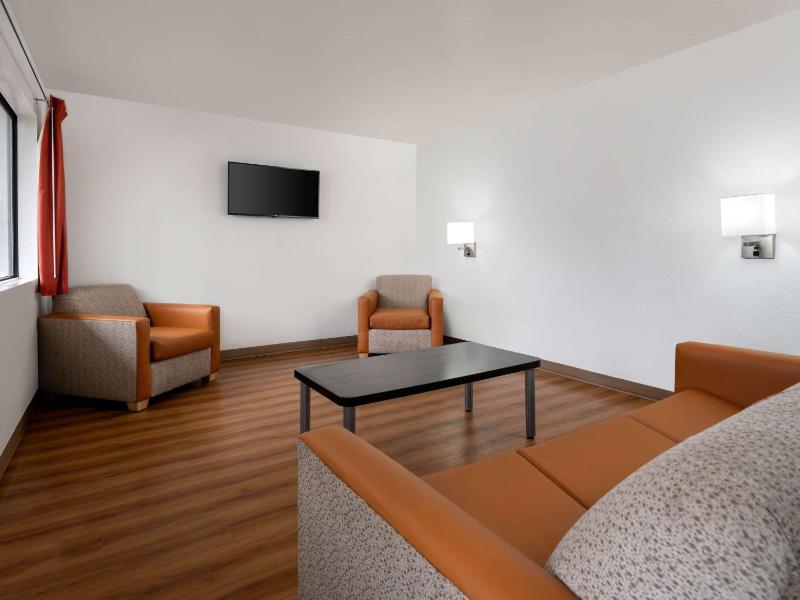 Queen Suite image 3