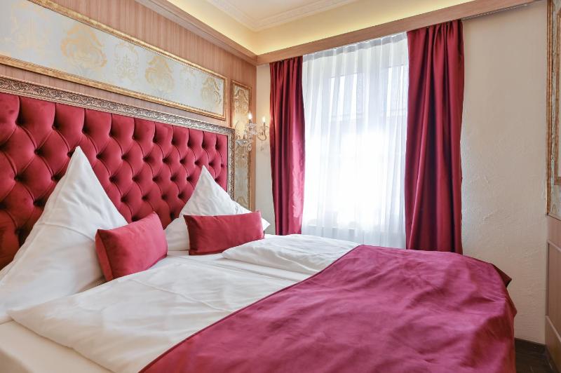 Classic Double Room image 1