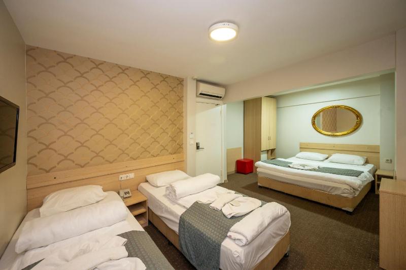 Standard Family Room image 3