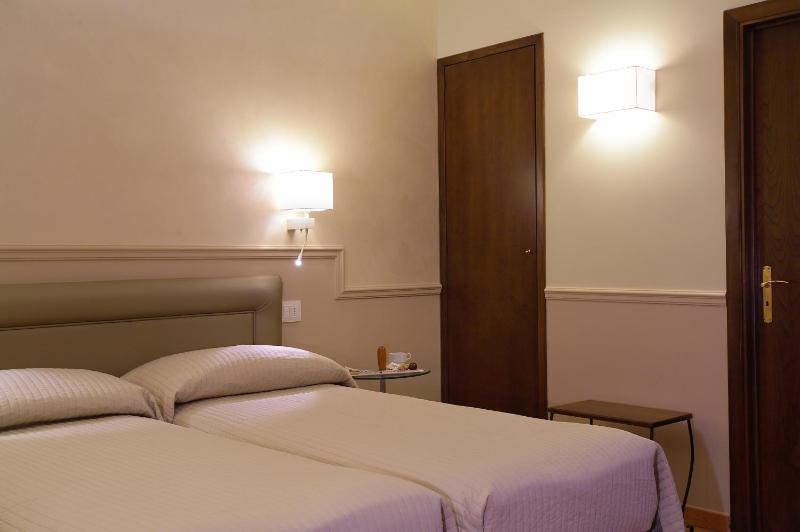 Double or Twin Room image 3
