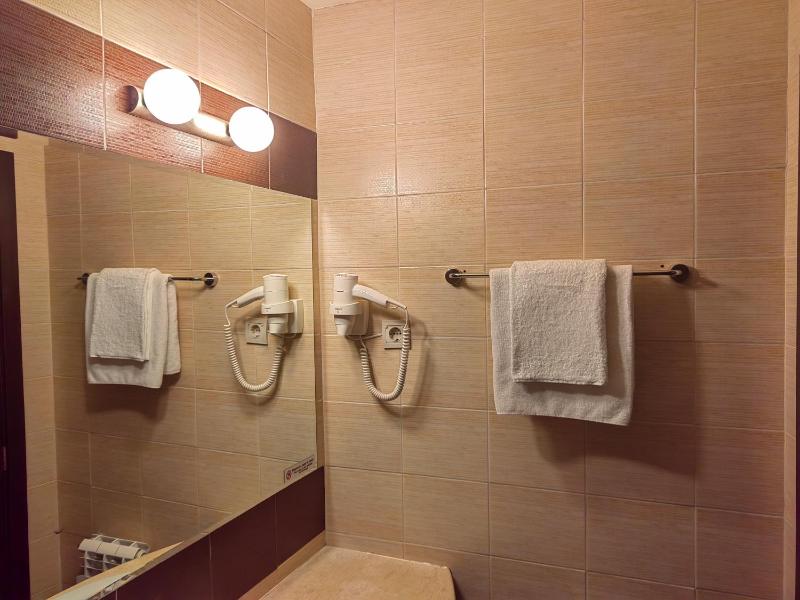 Double or Twin Room image 3