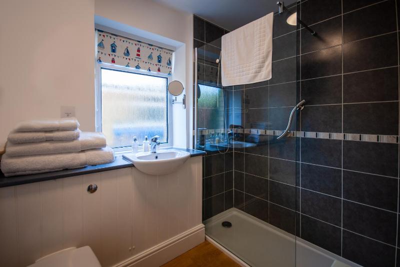Standard Twin Room image 1