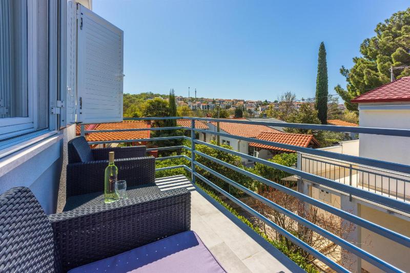 One-Bedroom Apartment image 2