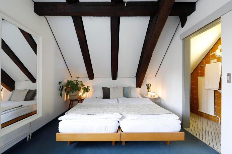Double or Twin Room Standard image 1