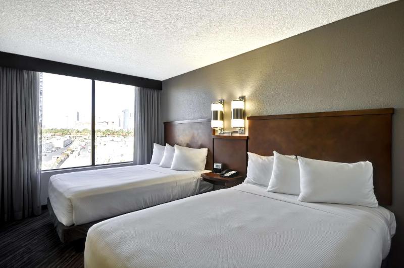 Double Room with Two Double Beds and Sofa Bed image 3