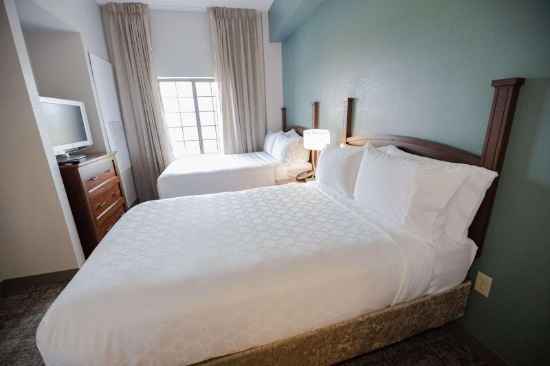 One-Bedroom Suite with Two Double Beds image 2