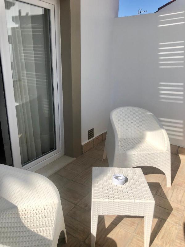 Double Room with Balcony image 4