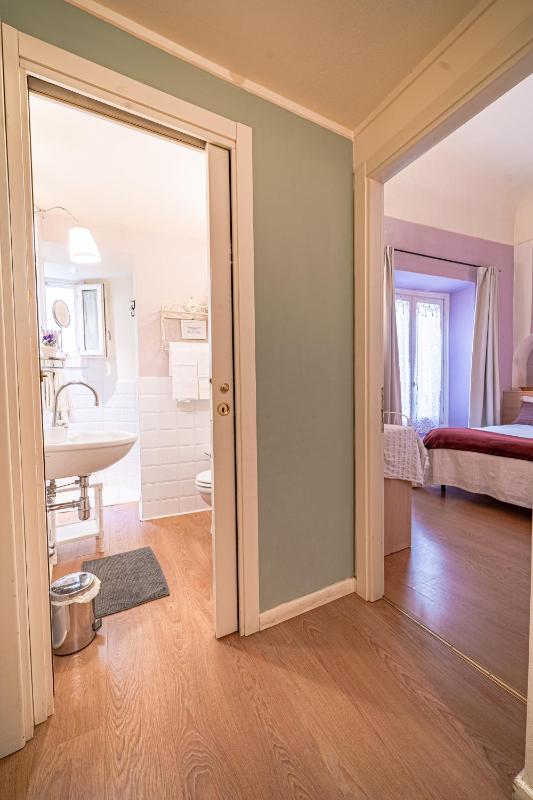 Double Room with Private External Bathroom image 2