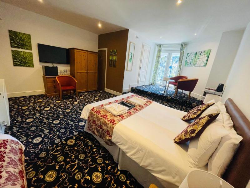 Deluxe Family Suite image 1