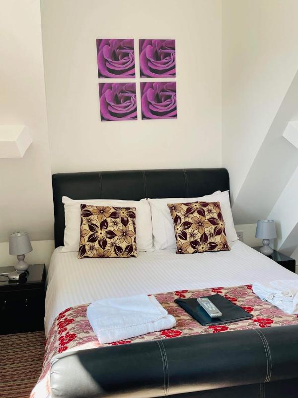 Double Room image 1