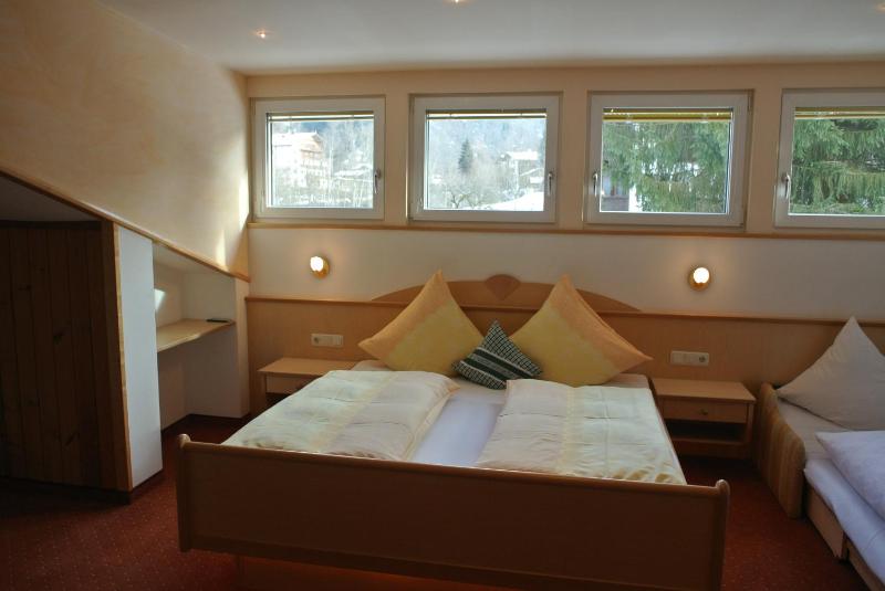 Triple Room with Shower image 2