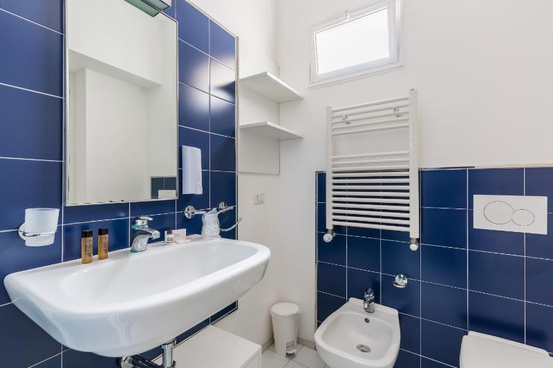 Superior Double Room image 4