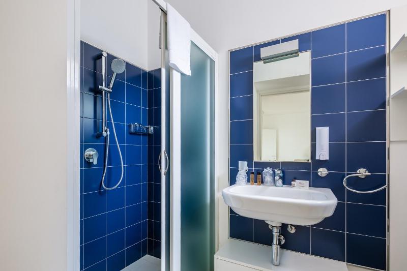 Superior Double Room image 3
