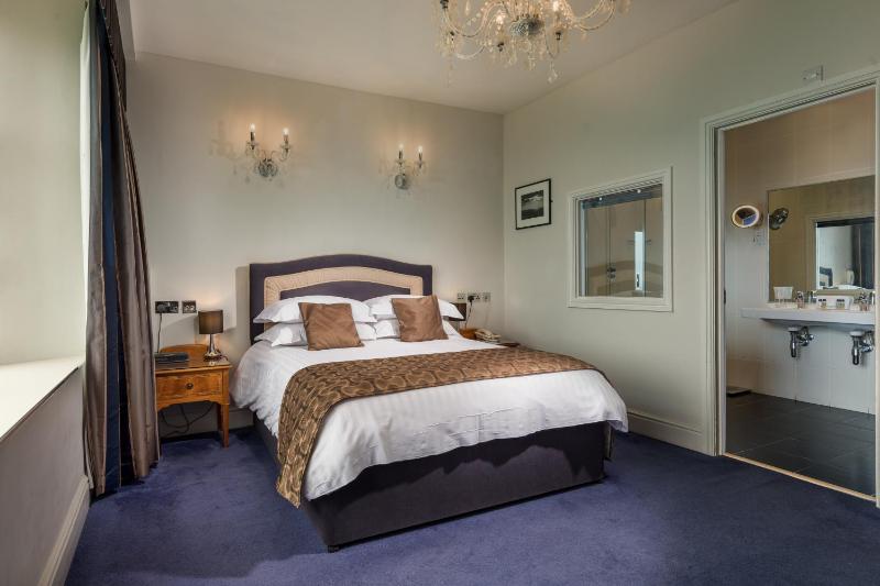Classic Seaview Twin image 3