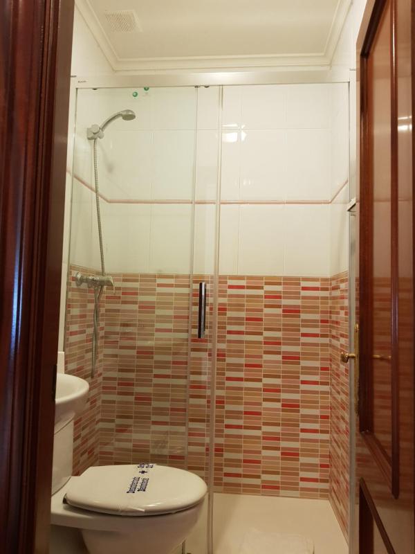 Budget Single Room image 4