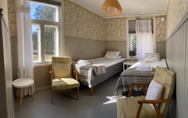 Twin Room with Private Bathroom image 1