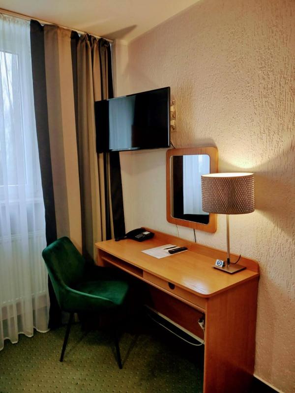 Standard Double Room image 4