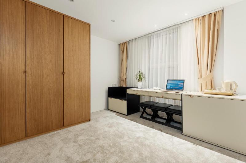 Junior Suite with Inner Courtyard View image 4