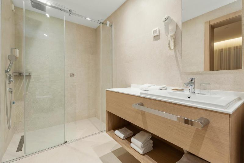 Junior Suite with Inner Courtyard View image 3