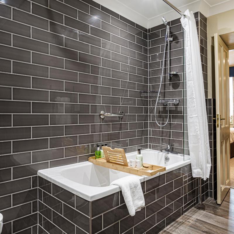 Standard Double Room image 2