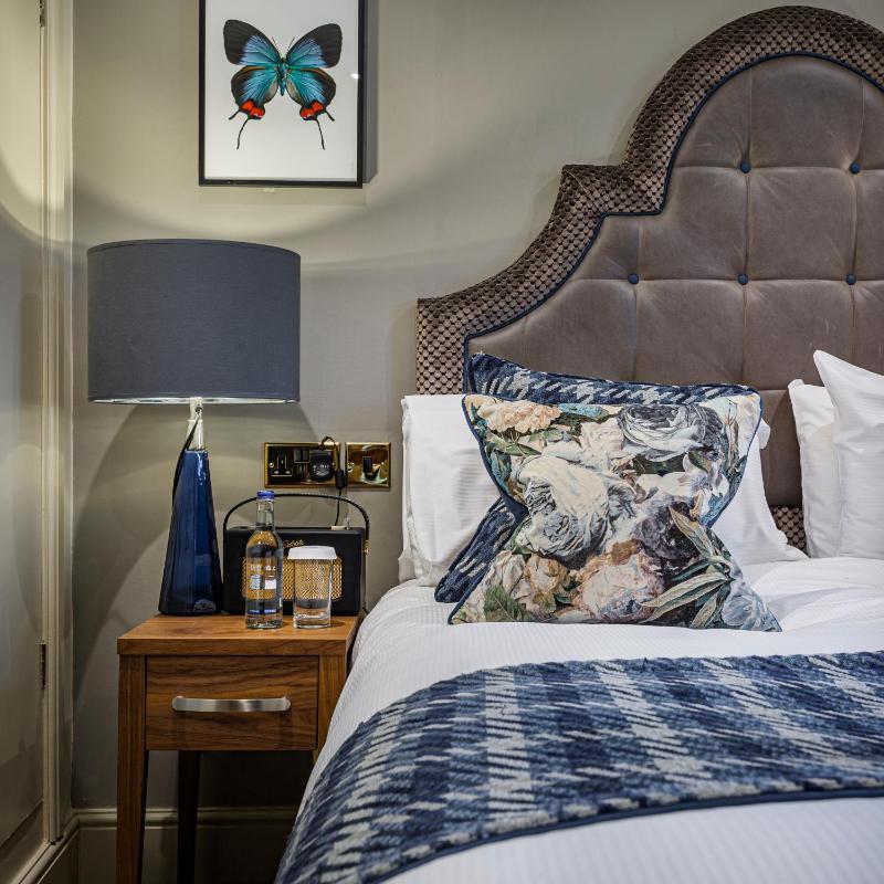 Standard Double Room image 4