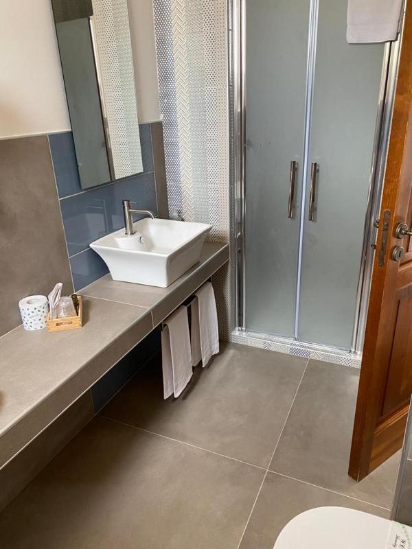 Double or Twin Room image 3