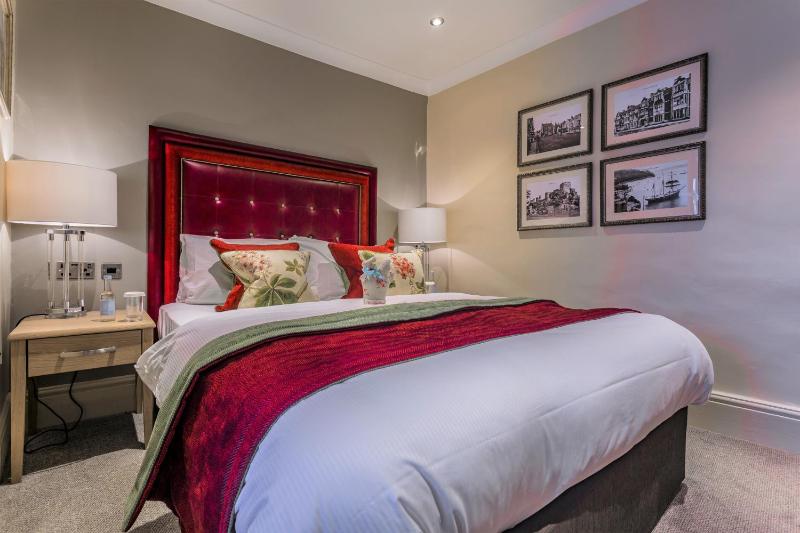 Double Room image 1