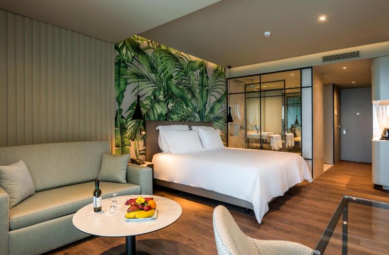 Deluxe Double Room image 1