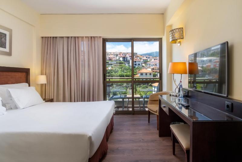 Double Room with Mountain View image 1