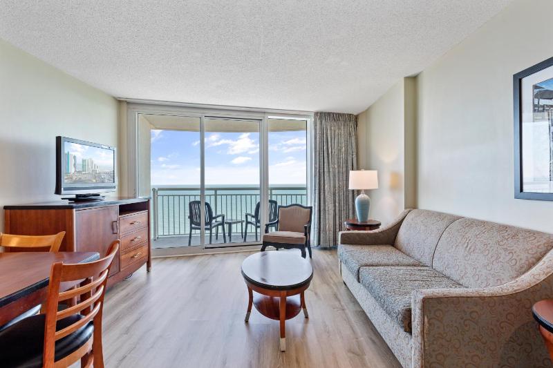 Deluxe One-Bedroom Suite image 2