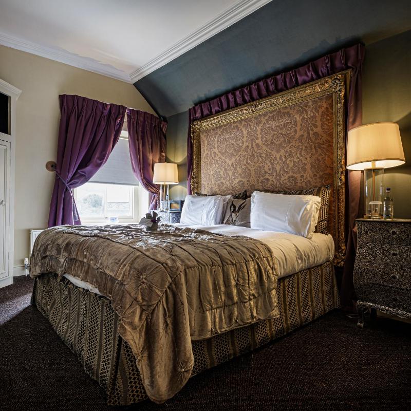 Deluxe Suite image 1