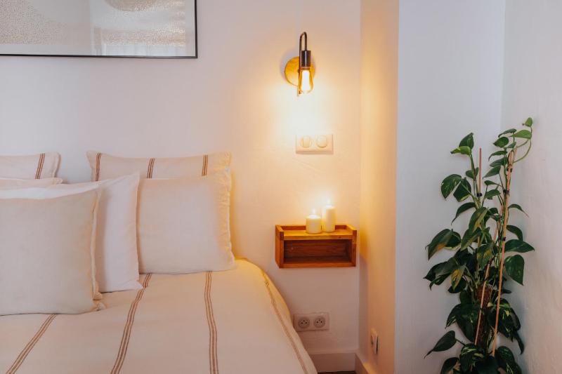 Perfect family-oriented and recently renovated townhouse in the old Antibes - image 7