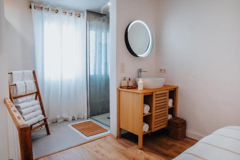 Perfect family-oriented and recently renovated townhouse in the old Antibes - image 20