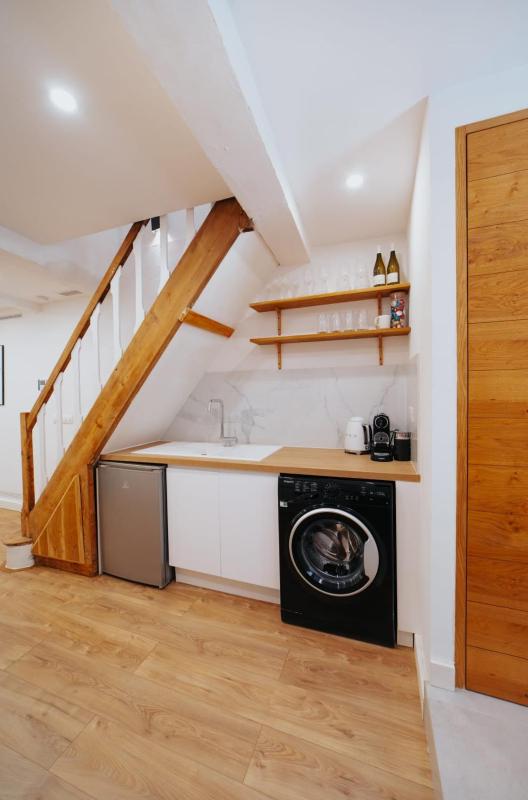 Perfect family-oriented and recently renovated townhouse in the old Antibes - image 31