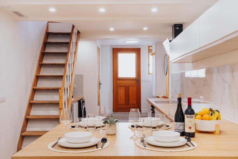 Perfect family-oriented and recently renovated townhouse in the old Antibes - image 50