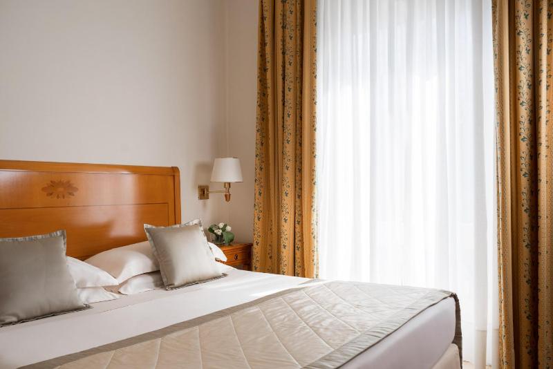 Standard Double or Twin Room image 4