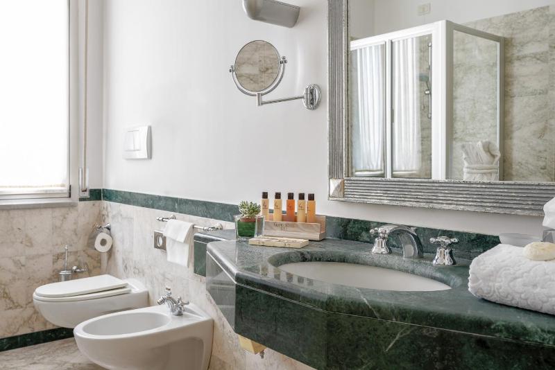 Superior Triple Room image 3