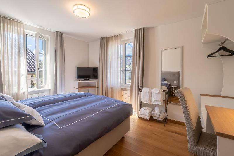Double Room with Lake View image 2