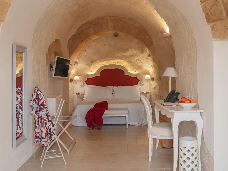 Junior Suite - Cave image 1