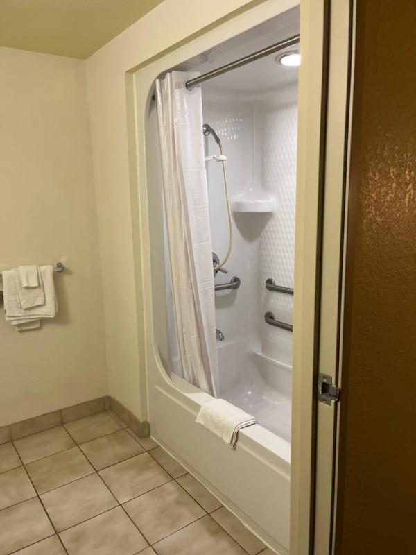 1 King Bed, Mobility Accessible Room, Bathtub w/ Grab Bars, Non-Smoking image 3
