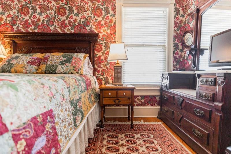 Standard Double Room image 4