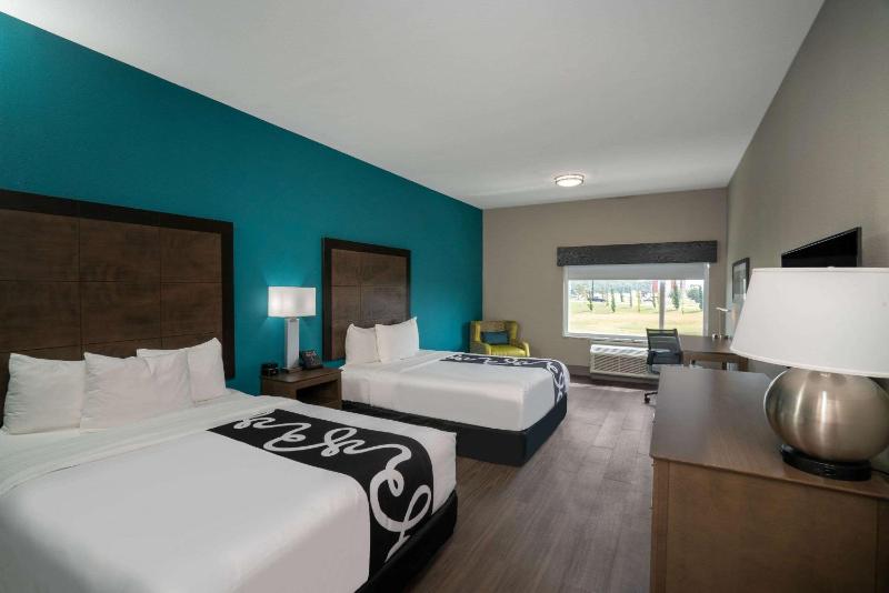 Queen Room with Two Queen Beds - Mobility Access/Non-Smoking image 1